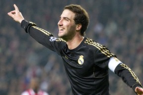 维基体育官方网站-包含夏季联赛季后赛对决在即！拜仁慕尼黑演练定位球，菲尼克斯太阳密集防守应对的词条