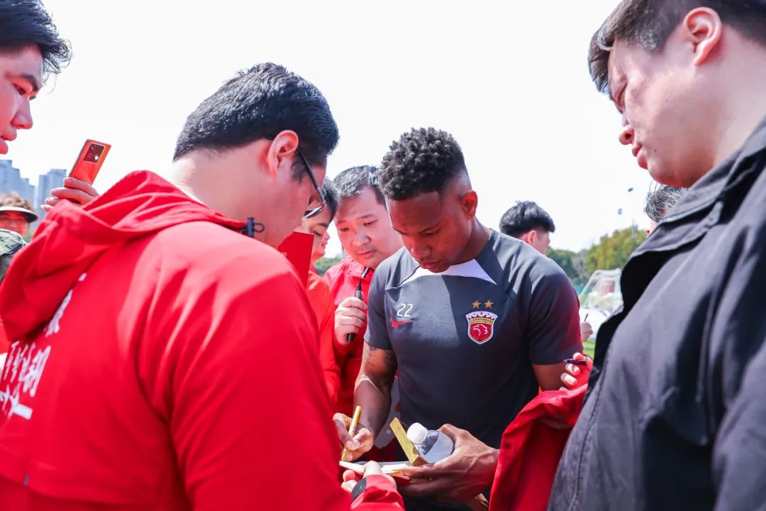  爆冷引发热议！，蒂姆在TL比赛中出色防守观众掌声雷动