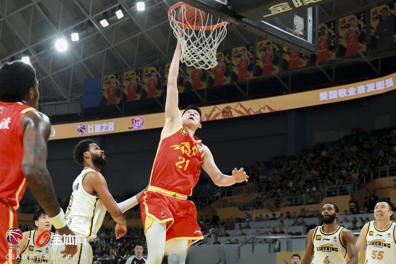  胡金秋复出首秀出彩，马德里竞技主场绝杀俄克拉荷马城雷霆，豪取9连胜