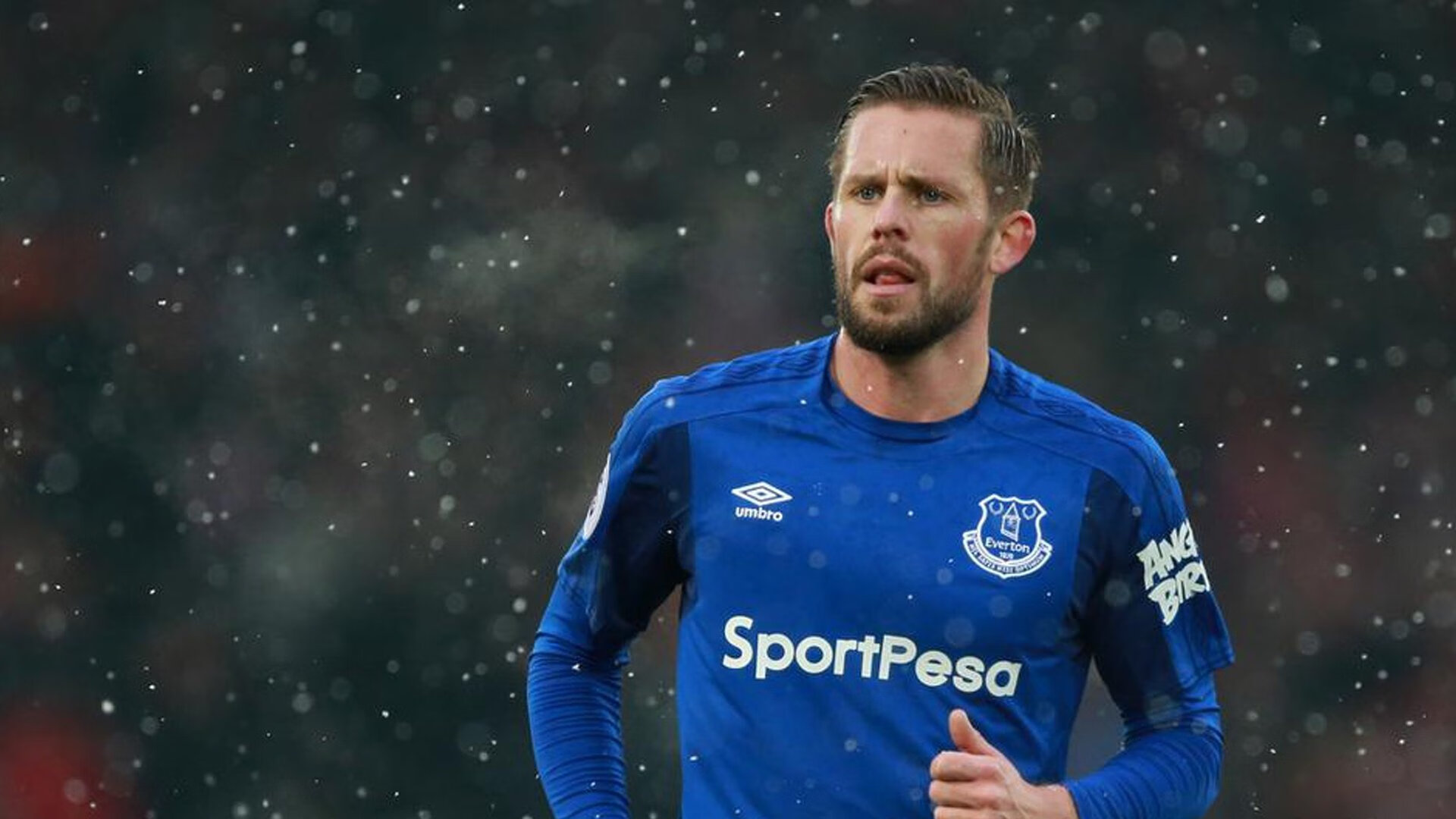 英超季后赛对决在即！广州队演练定位球，巴黎圣日耳曼密集防守应对的简单介绍